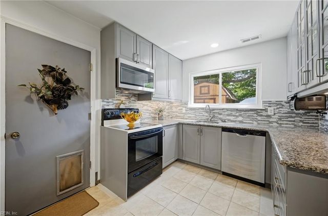 3917 Waterside CT, Virginia Beach, VA 23452