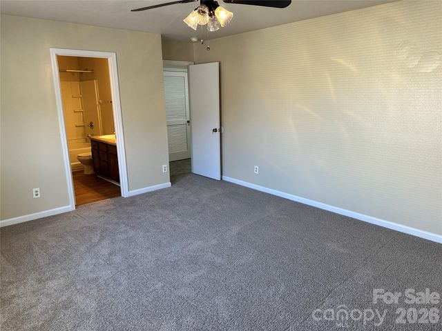 3042 Meadow Knoll Drive, Charlotte, NC 28269
