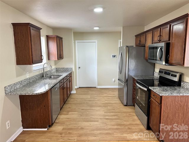 3042 Meadow Knoll Drive, Charlotte, NC 28269