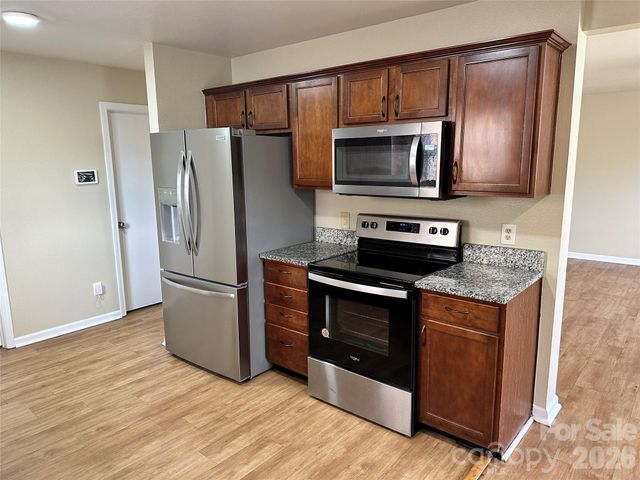 3042 Meadow Knoll Drive, Charlotte, NC 28269