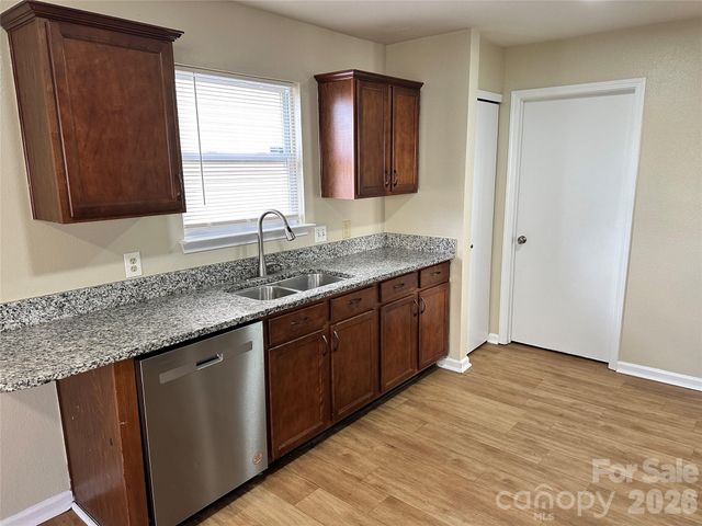 3042 Meadow Knoll Drive, Charlotte, NC 28269