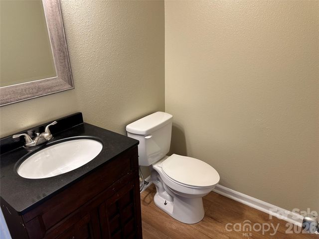3042 Meadow Knoll Drive, Charlotte, NC 28269