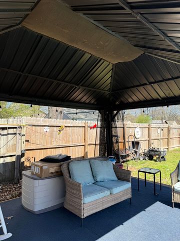 1332 WELLS STATION RD, Memphis, TN 38108