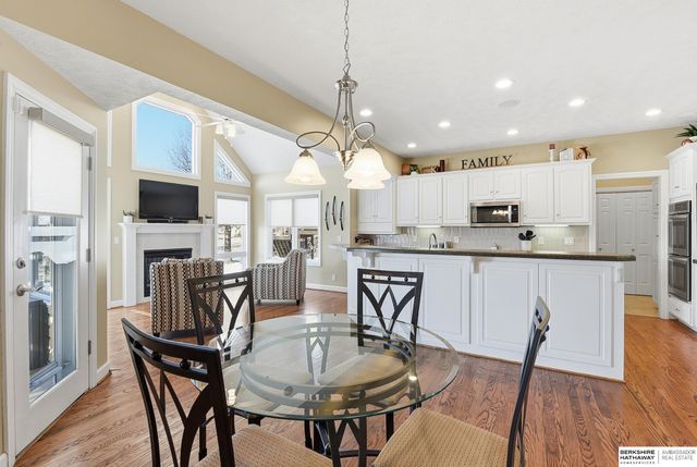 7910 W Brentwood Drive, La Vista, NE 68128