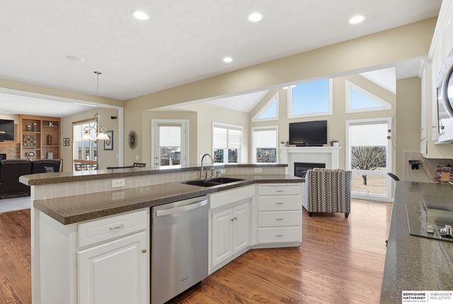 7910 W Brentwood Drive, La Vista, NE 68128