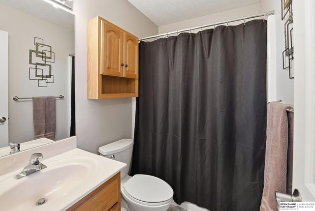 7910 W Brentwood Drive, La Vista, NE 68128