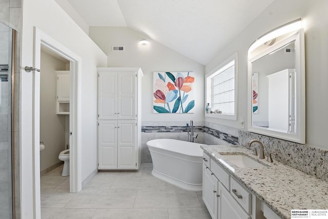 7910 W Brentwood Drive, La Vista, NE 68128