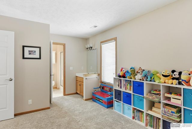 7910 W Brentwood Drive, La Vista, NE 68128