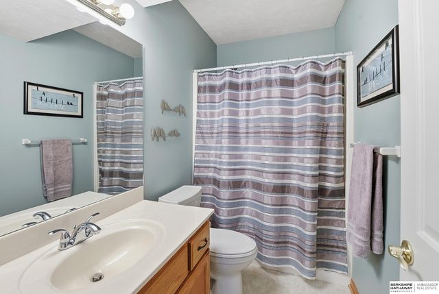 7910 W Brentwood Drive, La Vista, NE 68128