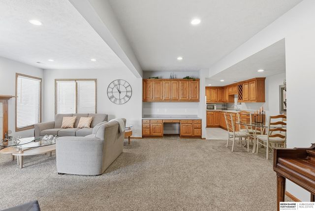 7910 W Brentwood Drive, La Vista, NE 68128