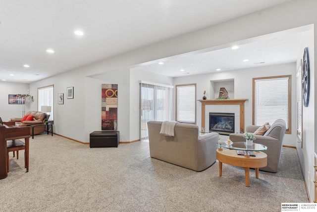 7910 W Brentwood Drive, La Vista, NE 68128