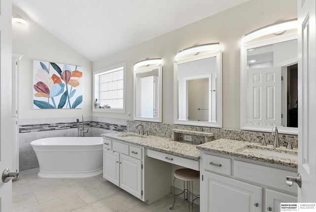 7910 W Brentwood Drive, La Vista, NE 68128