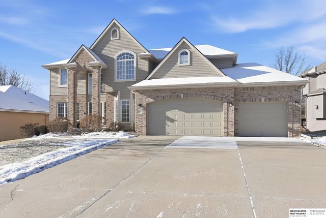 7910 W Brentwood Drive, La Vista, NE 68128