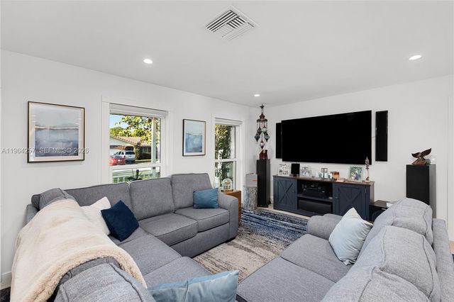 12126 NW 32nd Pl, Coral Springs, FL 33065