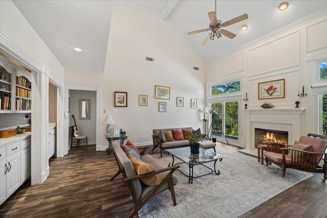 9464 DOE MEADOW DR, Germantown, TN 38139