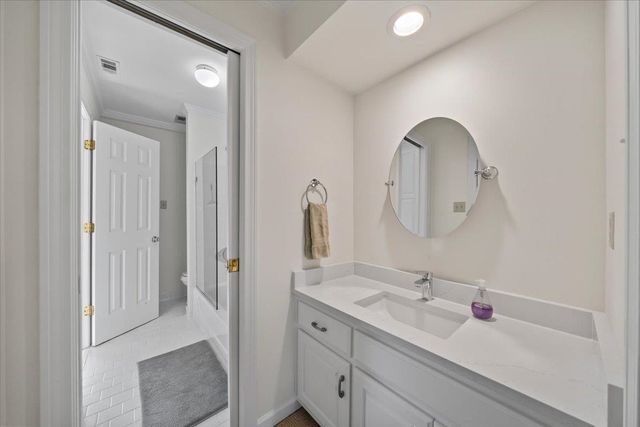 9464 DOE MEADOW DR, Germantown, TN 38139