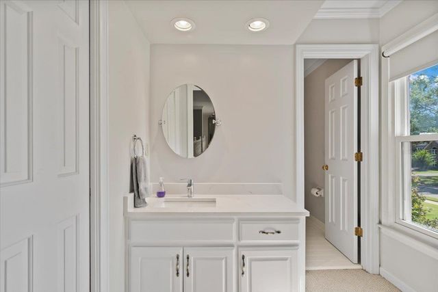 9464 DOE MEADOW DR, Germantown, TN 38139