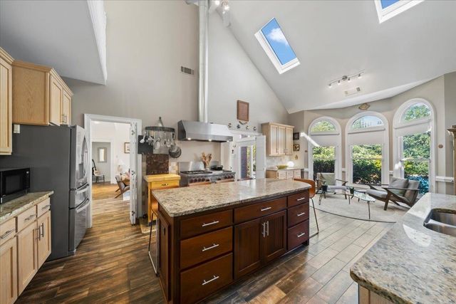 9464 DOE MEADOW DR, Germantown, TN 38139