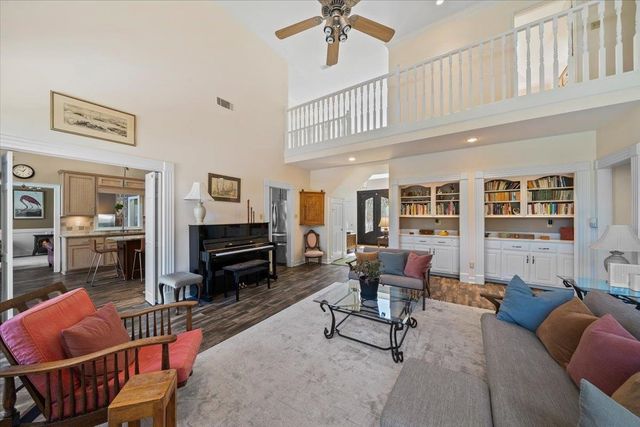 9464 DOE MEADOW DR, Germantown, TN 38139