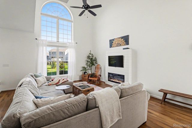 534 Dockside Circle, Holly Township, MI 48442