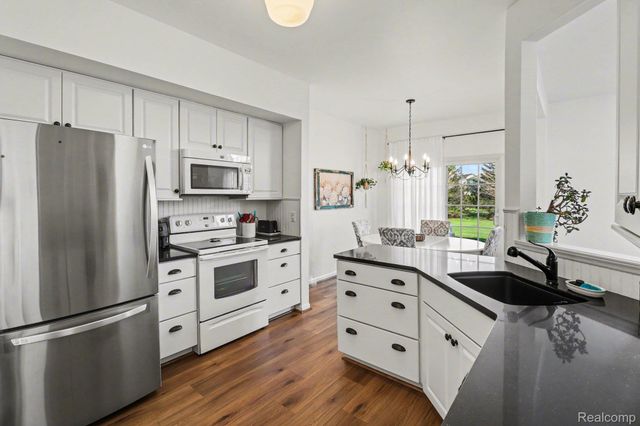 534 Dockside Circle, Holly Township, MI 48442