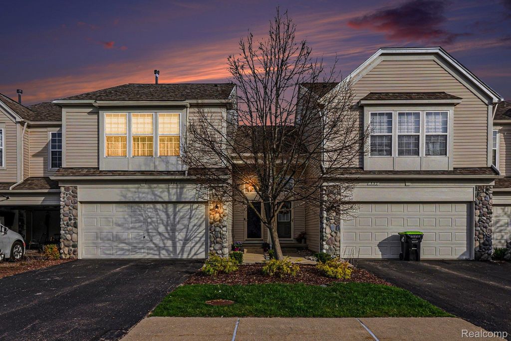 534 Dockside Circle, Holly Township, MI 48442
