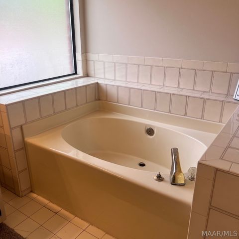 8706 Twelve Oaks Lane, Montgomery, AL 36116