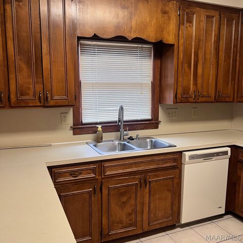 8706 Twelve Oaks Lane, Montgomery, AL 36116