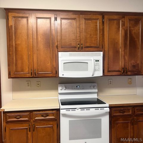 8706 Twelve Oaks Lane, Montgomery, AL 36116