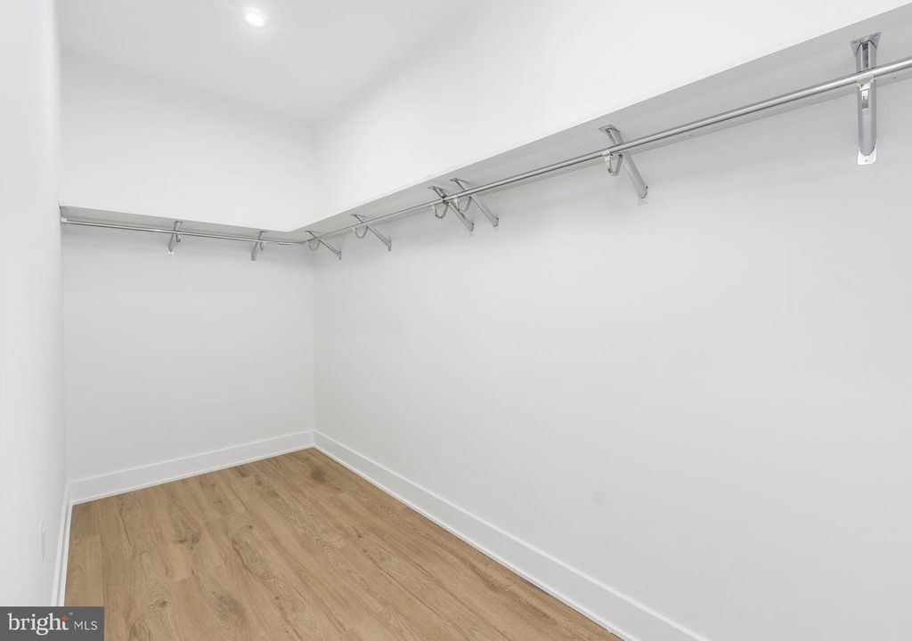 Image 11 of property listing at 8622 ERDEM PL, Chevy Chase, MD 20815