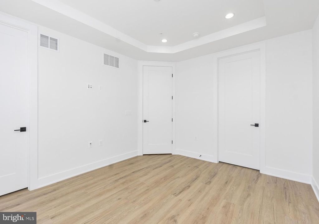 Image 13 of property listing at 8622 ERDEM PL, Chevy Chase, MD 20815
