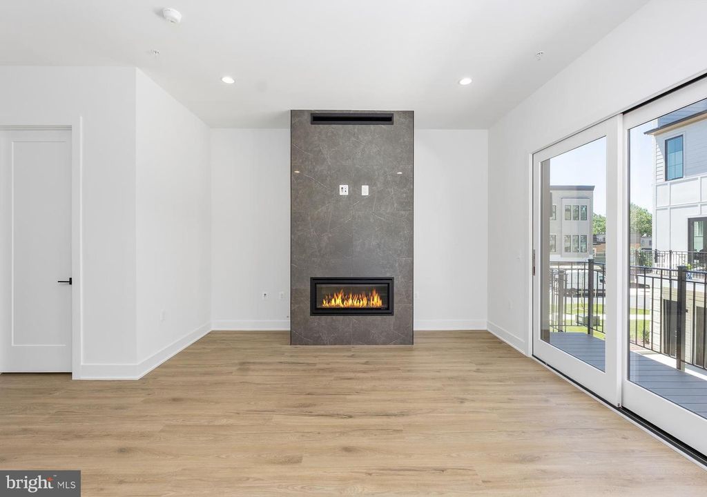 Image 5 of property listing at 8622 ERDEM PL, Chevy Chase, MD 20815