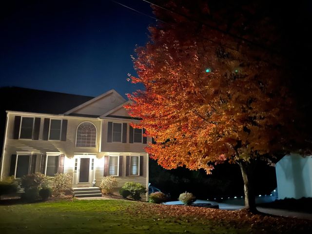 23 Bear Path Lane, Hudson, NH 03051