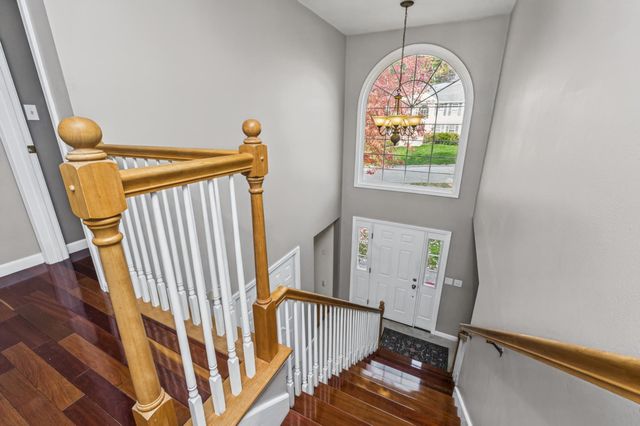 23 Bear Path Lane, Hudson, NH 03051