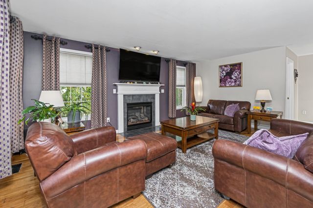 23 Bear Path Lane, Hudson, NH 03051