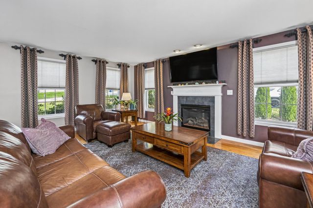 23 Bear Path Lane, Hudson, NH 03051
