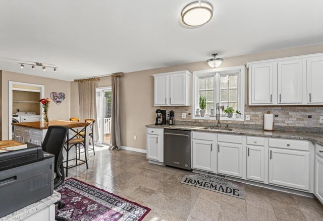 23 Bear Path Lane, Hudson, NH 03051