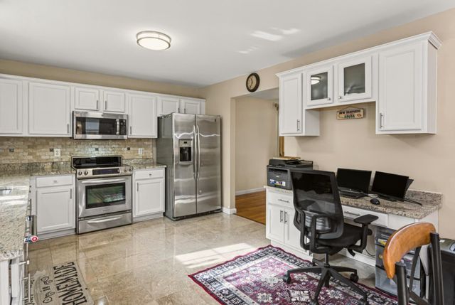 23 Bear Path Lane, Hudson, NH 03051
