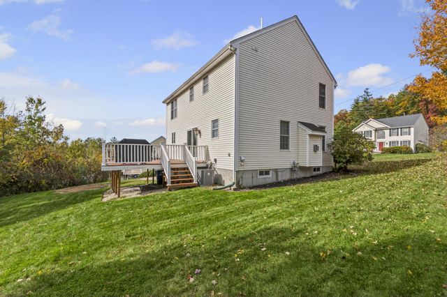 23 Bear Path Lane, Hudson, NH 03051