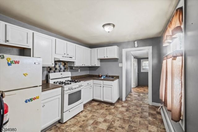 636 Elizabeth St, Beverly City, NJ 08010