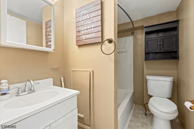 636 Elizabeth St, Beverly City, NJ 08010