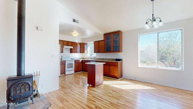1529 E Cloud Road, Phoenix, AZ 85086