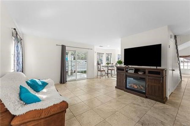 22933 De Berry Street, Grand Terrace, CA 92313