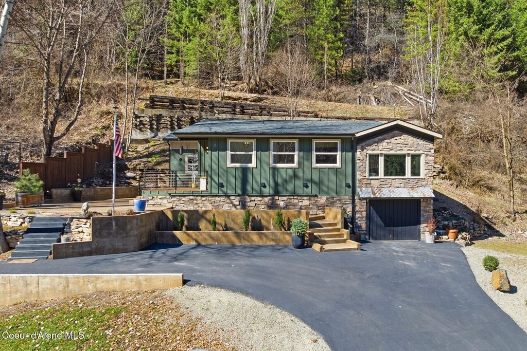 632 Main St, Wardner, ID 83837