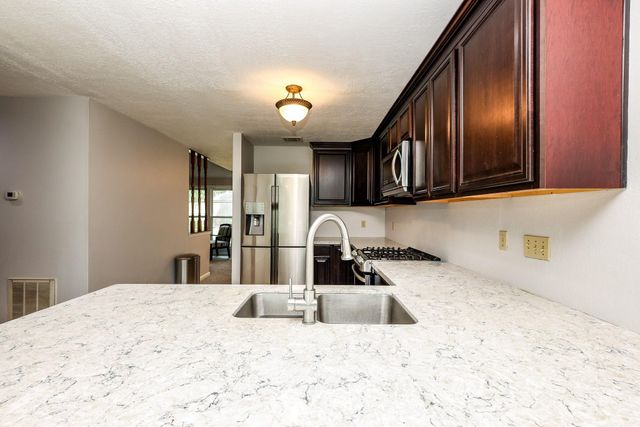 11210 Crayford Court, Houston, TX 77065