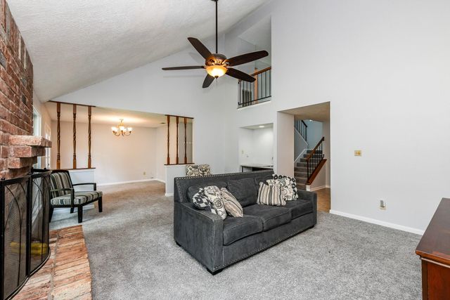11210 Crayford Court, Houston, TX 77065