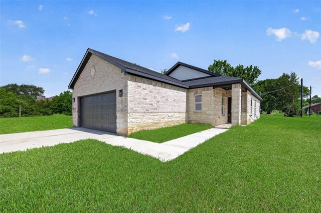 527 Oleander Street, Prairie View, TX 77484
