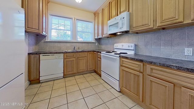 1244 LANDON Avenue 3, Jacksonville, FL 32207
