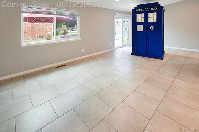 12137 Volpe Drive, Sterling Heights, MI 48312
