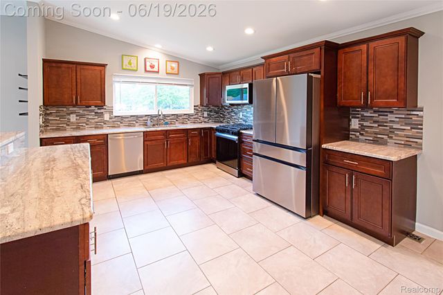12137 Volpe Drive, Sterling Heights, MI 48312